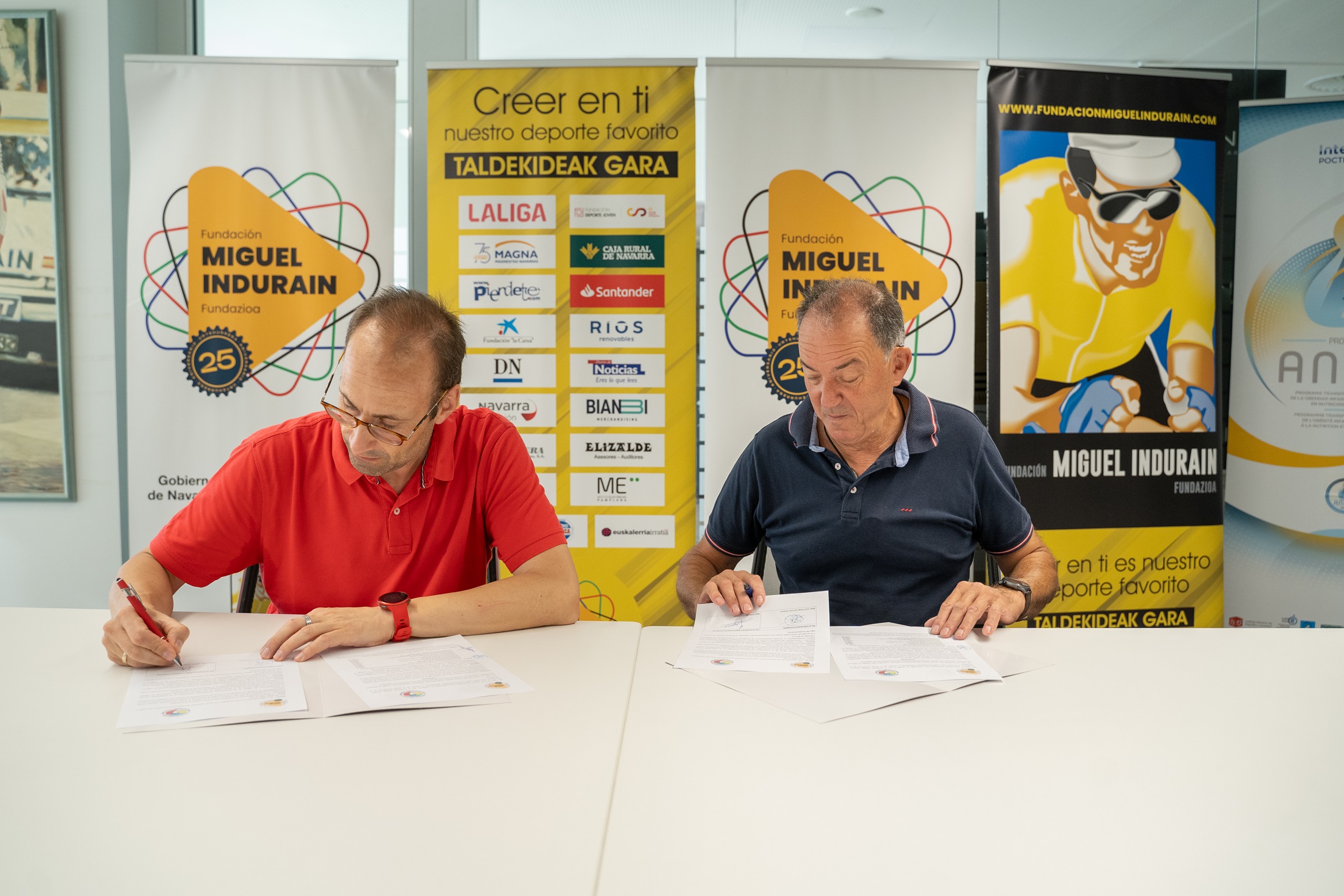 Renovado el acuerdo de patrocinio entre la FMIF y el Club Ciclista Ermitaga&ntilde;a